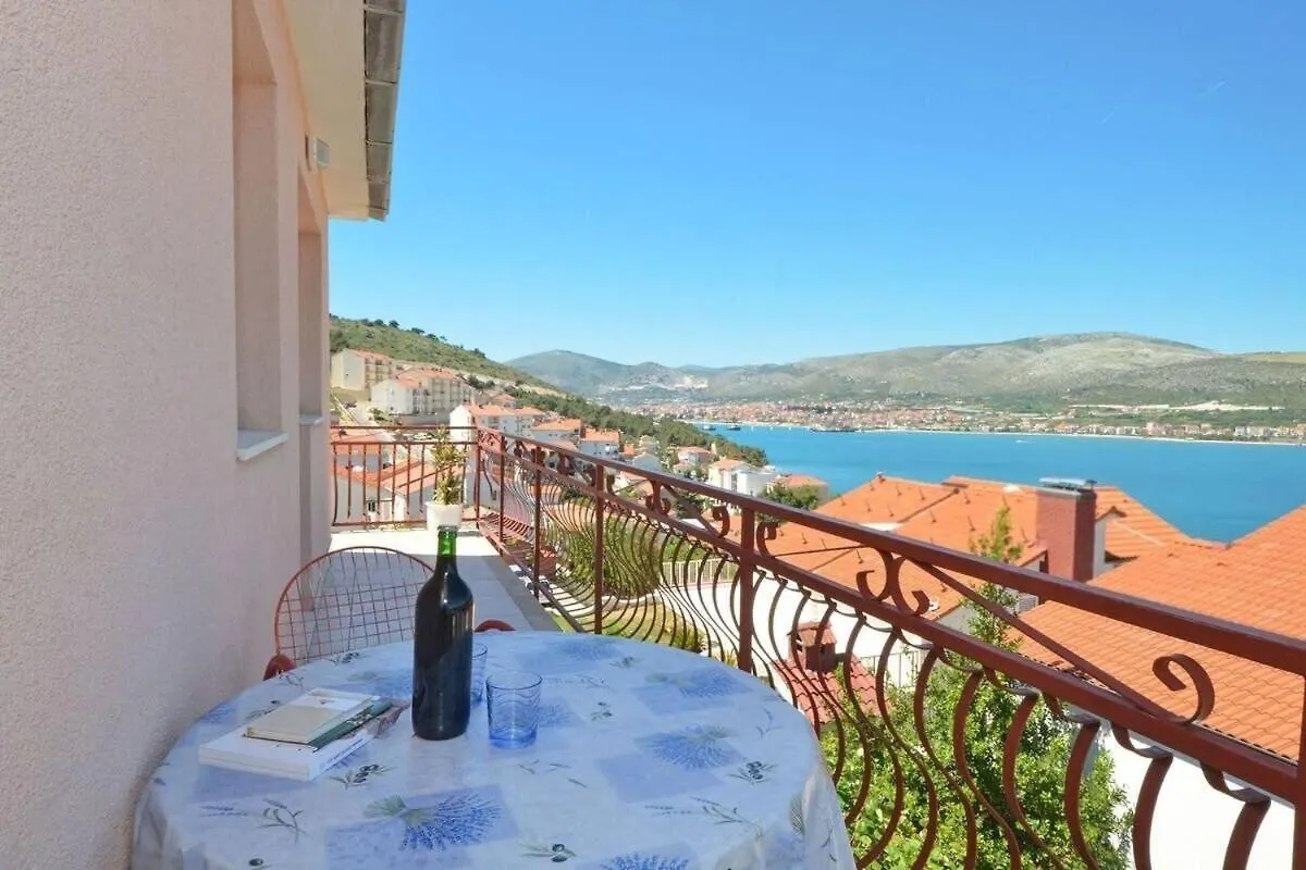 Apartments Sima Trogir